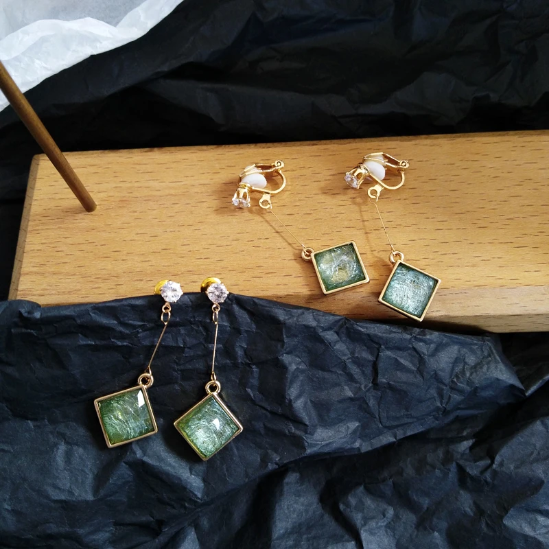 Style restoring ancient ways of French earrings long contracted a word stud earrings and fresh green, crystal earrings
Style restoring ancient ways of French earrings long contracted a word stud earrings and fresh green, crystal earrings