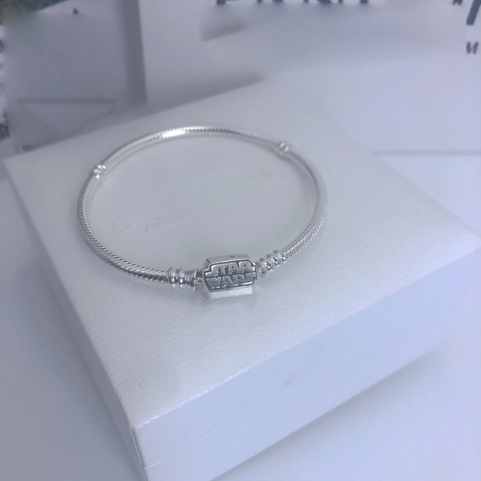 2020 New Star S925 Sterling war Bracelet Snake-Shaped Chain Buckle Snake Bone Chain Charm Jewelry Women Bracelet Bangles Gift
2020 New Star S925 Sterling war Bracelet Snake-Shaped Chain Buckle Snake Bone Chain Charm Jewelry Women Bracelet Bangles Gift