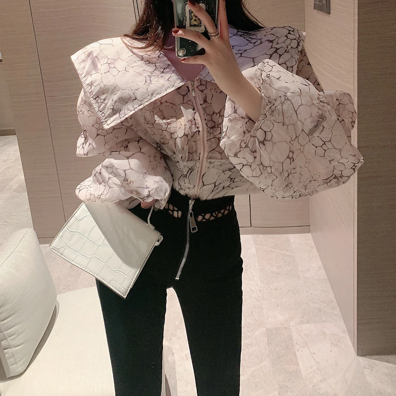 2020 Spring Autumn New Retro Print Lapel Shirt Women's Lantern Sleeve Short Zipper Top Blouse Women UK834
2020 Spring Autumn New Retro Print Lapel Shirt Women's Lantern Sleeve Short Zipper Top Blouse Women UK834