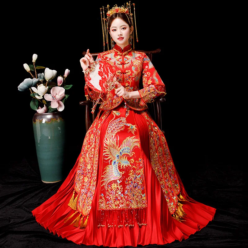 Изысканное китайское женское свадебное платье Qipao с вышивкой Феникс, красное благородное платье с кисточками
Изысканное китайское женское свадебное платье Qipao с вышивкой Феникс, красное благородное платье с кисточками