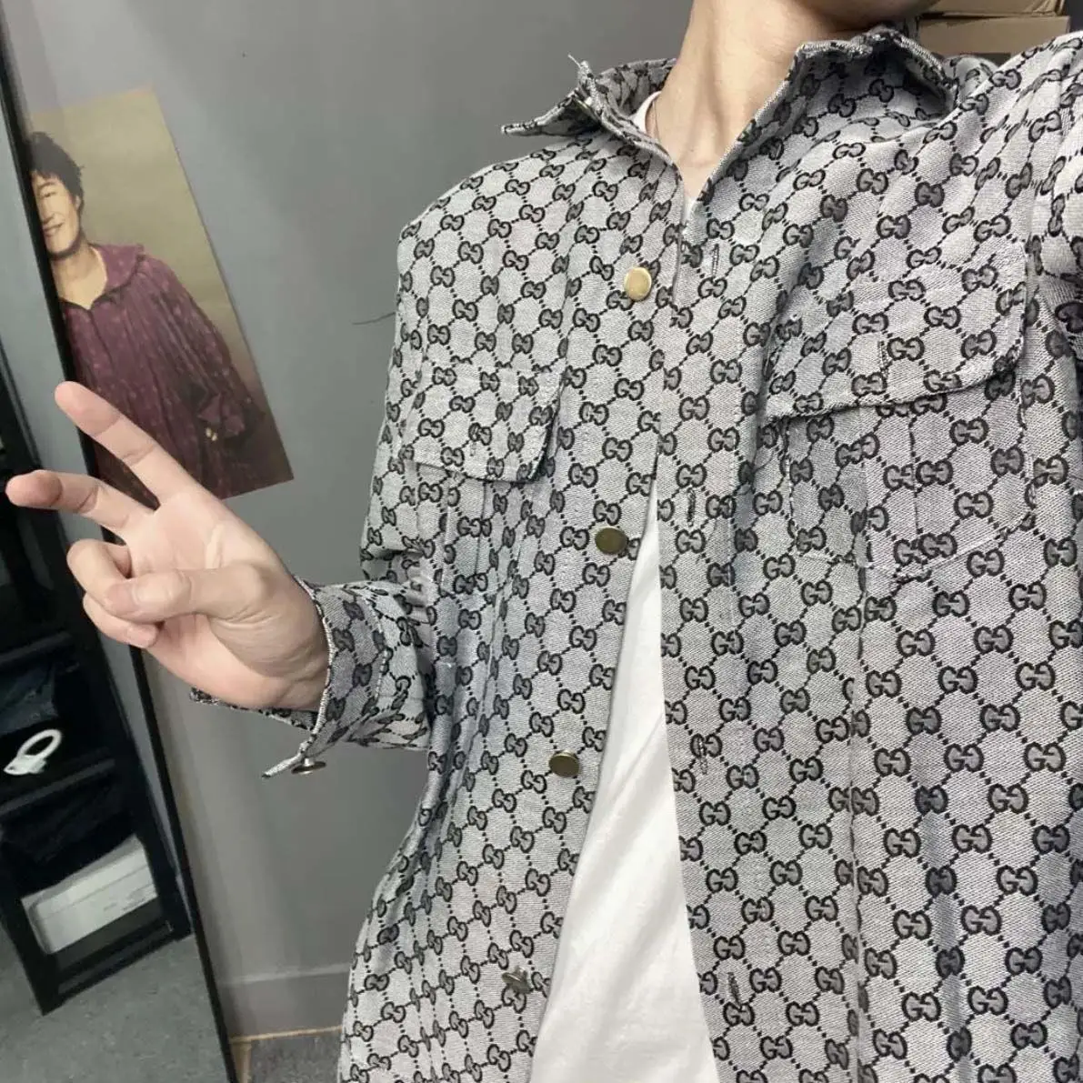 Fashion brand couple top social men and women spirit boy double g gray denim jacket
Fashion brand couple top social men and women spirit boy double g gray denim jacket