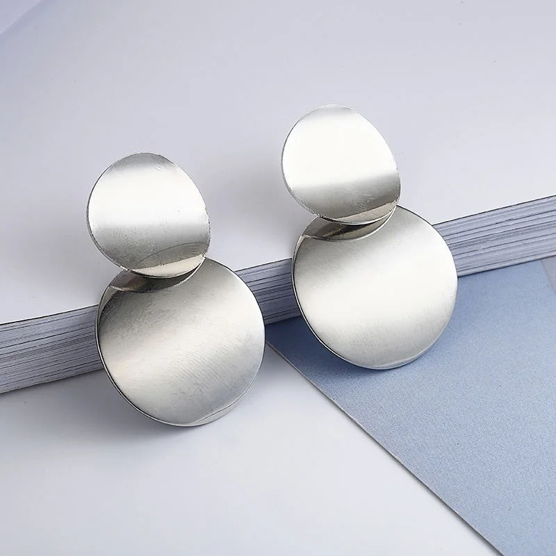 Temperament Metal Disc Geometric Earrings for Women 2021 New Trendy Delicate Jewelry Wholesale
Temperament Metal Disc Geometric Earrings for Women 2021 New Trendy Delicate Jewelry Wholesale