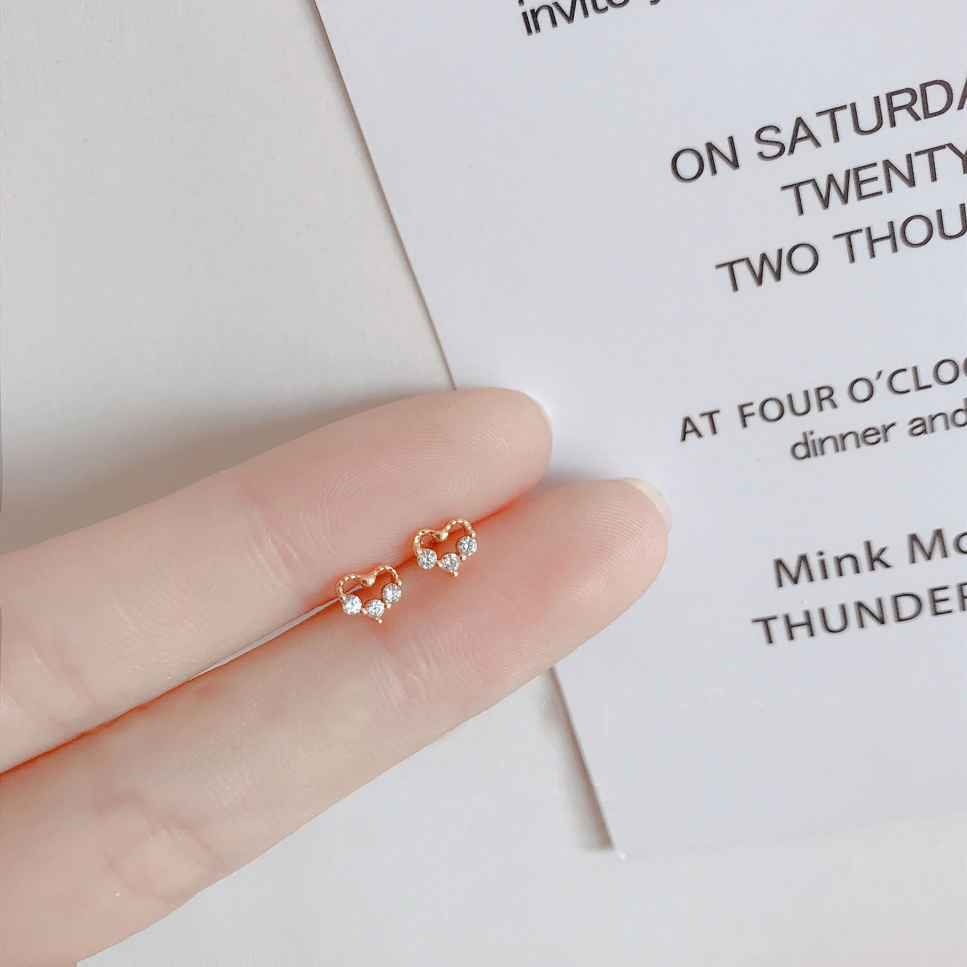 2021 New Minimalist Love Star Moon Stud Earrings for Women Girls Zircon Mini Small Crown Earrings Exquisite Gold Color Jewelry
2021 New Minimalist Love Star Moon Stud Earrings for Women Girls Zircon Mini Small Crown Earrings Exquisite Gold Color Jewelry