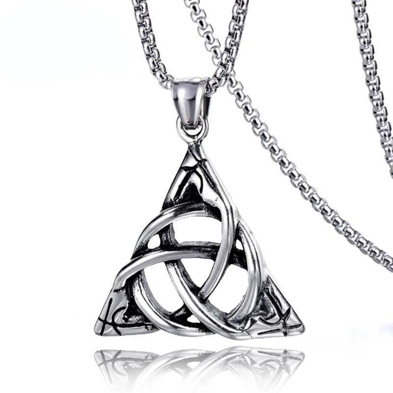European And American Fashion Temperament Atmosphere Triangle Elegant Exaggerated Necklace
European And American Fashion Temperament Atmosphere Triangle Elegant Exaggerated Necklace