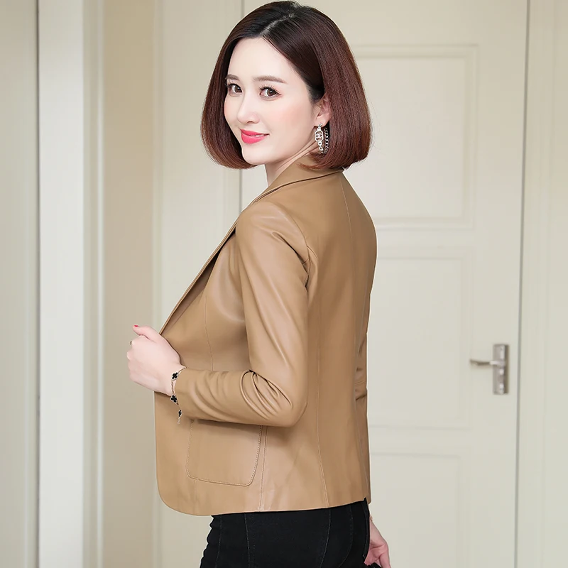 JCHB 2021 Women's leather jacket short new spring sheepskin small suit jacket fashionable short leather jacket for women
JCHB 2021 Women's leather jacket short new spring sheepskin small suit jacket fashionable short leather jacket for women