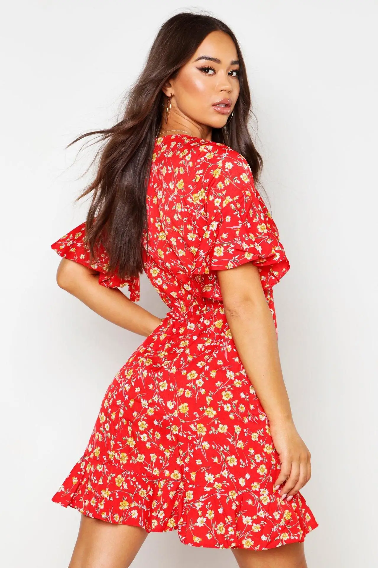 2021 spring and summer French Chiffon Floral Dress Holiday Beach skirt retro V-neck Zhixun knee length skirt
2021 spring and summer French Chiffon Floral Dress Holiday Beach skirt retro V-neck Zhixun knee length skirt