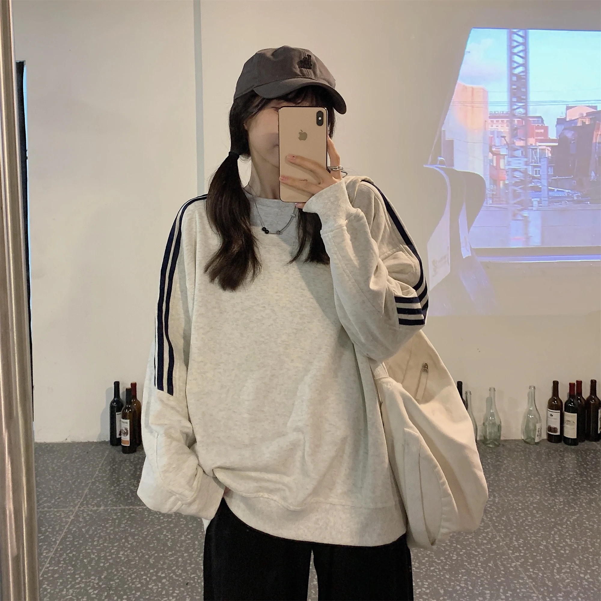 2021 sweatshirt women's autumn new couple outfit ins retro lazy style Korean loose round neck hoodie
2021 sweatshirt women's autumn new couple outfit ins retro lazy style Korean loose round neck hoodie