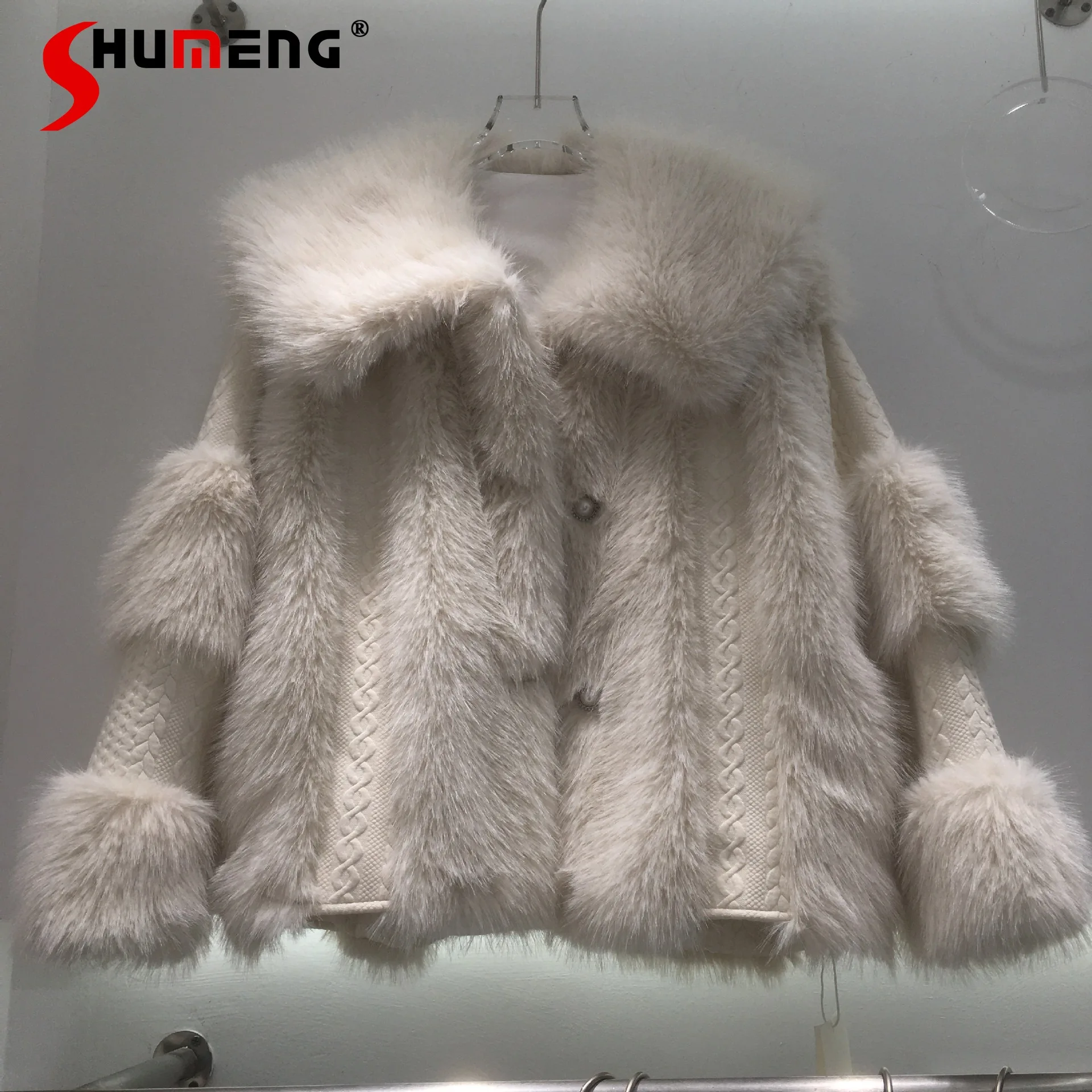 Women 2021 Winter New Simple Solid Imitation Fox Fur Patchwork Knitting Coat Ladies Fashion Streetwear Sailor Collar Fur Jacket
Women 2021 Winter New Simple Solid Imitation Fox Fur Patchwork Knitting Coat Ladies Fashion Streetwear Sailor Collar Fur Jacket