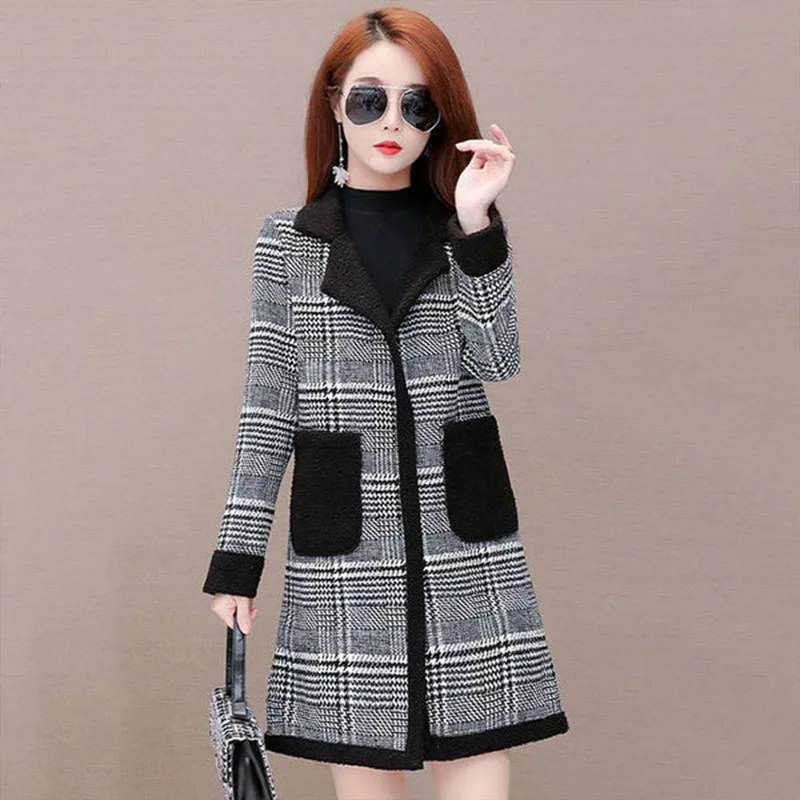 Hot-selling winter plaid pattern women's lamb cashmere clip overcoming warmth plaid long jacket oversized women's street fashion
Hot-selling winter plaid pattern women's lamb cashmere clip overcoming warmth plaid long jacket oversized women's street fashion