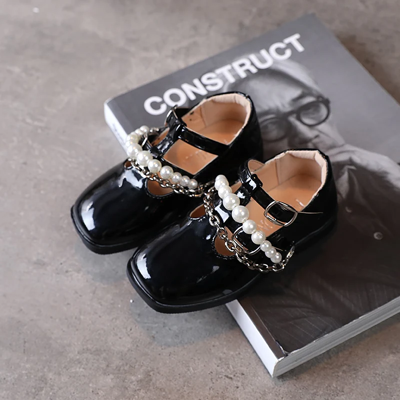 Children's Flat Shoes Patent Leather Princess Shoes Children's Toddler Shoes Pearl Party Show Shoes Elementary Students Girl
Children's Flat Shoes Patent Leather Princess Shoes Children's Toddler Shoes Pearl Party Show Shoes Elementary Students Girl