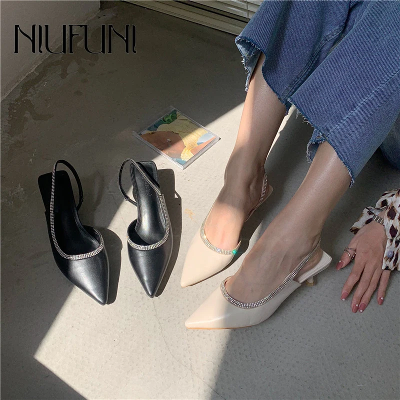 NIUFUNI Rhinestone Elastic Band Low Heels Pointed Slides PVC Transparent Strap Hollow Women's Sandals 2021 Sexy Slippers Females
NIUFUNI Rhinestone Elastic Band Low Heels Pointed Slides PVC Transparent Strap Hollow Women's Sandals 2021 Sexy Slippers Females