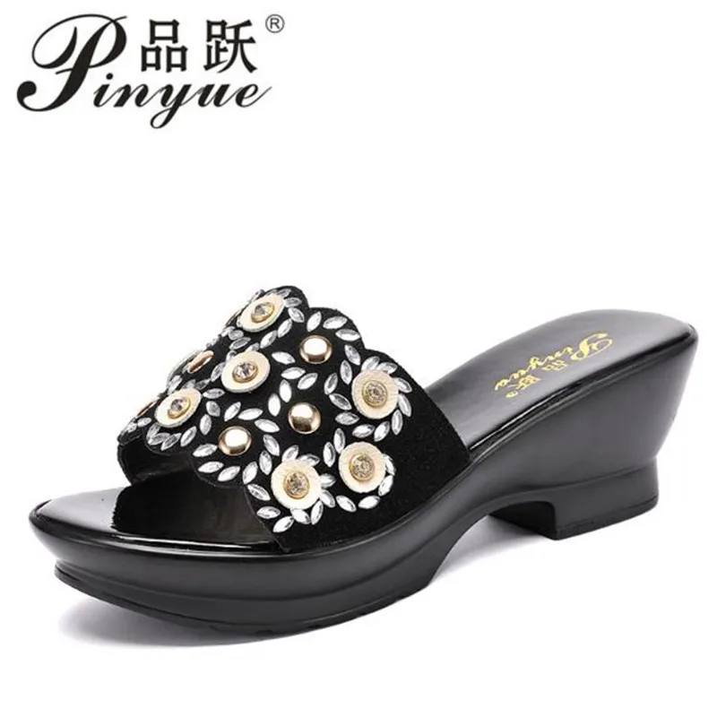 Women Slipper's Ladies Summer Slippers Shoes Women Wedges Heels Fashion Rhinestone Summer Shoes Geuine Leather
Women Slipper's Ladies Summer Slippers Shoes Women Wedges Heels Fashion Rhinestone Summer Shoes Geuine Leather