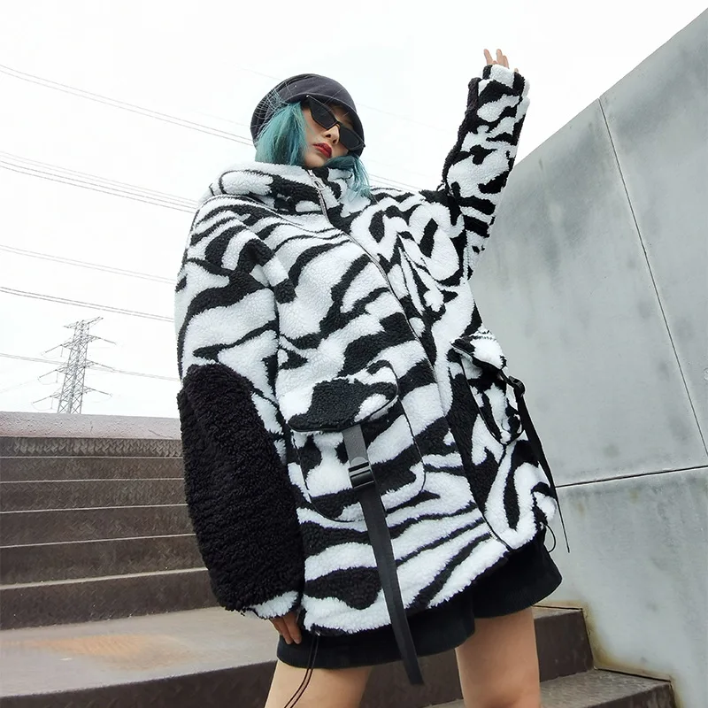 Thickened plus velvet sweater women's design sense niche trend rabbit ears hooded loose lamb fur coat women autumn and winter
Thickened plus velvet sweater women's design sense niche trend rabbit ears hooded loose lamb fur coat women autumn and winter