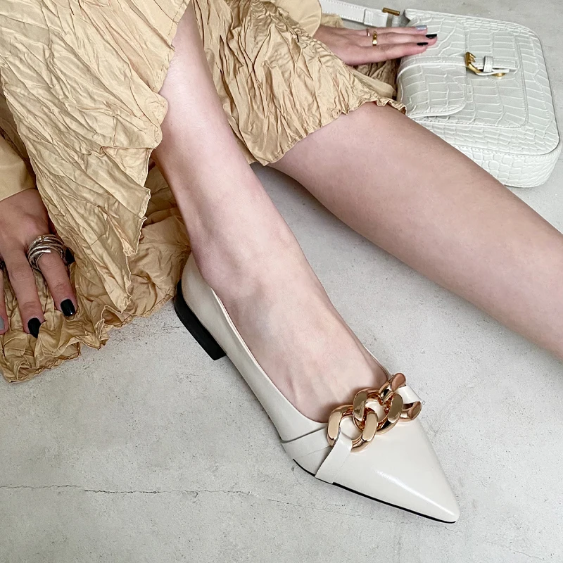 Metal Chain Women low heels Shoes Genuine Leather poined Toe Shoes For Women Genuine Leather 2021 Newest Party Basic Shoes Woman
Metal Chain Women low heels Shoes Genuine Leather poined Toe Shoes For Women Genuine Leather 2021 Newest Party Basic Shoes Woman