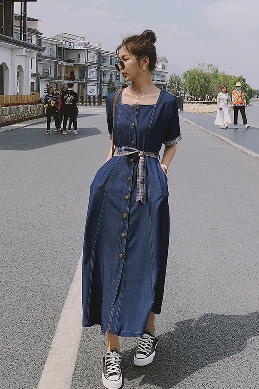 2021 Summer Tencel Denim Dress Women Short Sleeve Square Collar Slim Casual Vintage Big Swing Elegant Bandage Long Shirt Dresses 
2021 Summer Tencel Denim Dress Women Short Sleeve Square Collar Slim Casual Vintage Big Swing Elegant Bandage Long Shirt Dresses