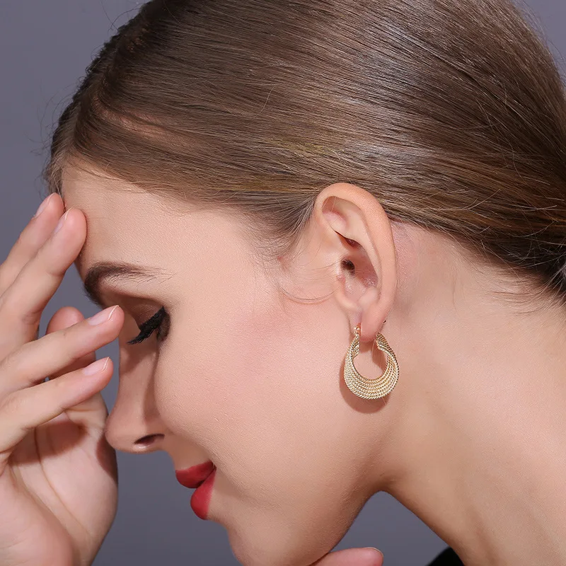 Elegant Gold Color Geometry Hopp Earrings for Women Party Gift Piercing Earring Accessories Trendy Korean Fashion Jewelry2021
Elegant Gold Color Geometry Hopp Earrings for Women Party Gift Piercing Earring Accessories Trendy Korean Fashion Jewelry2021