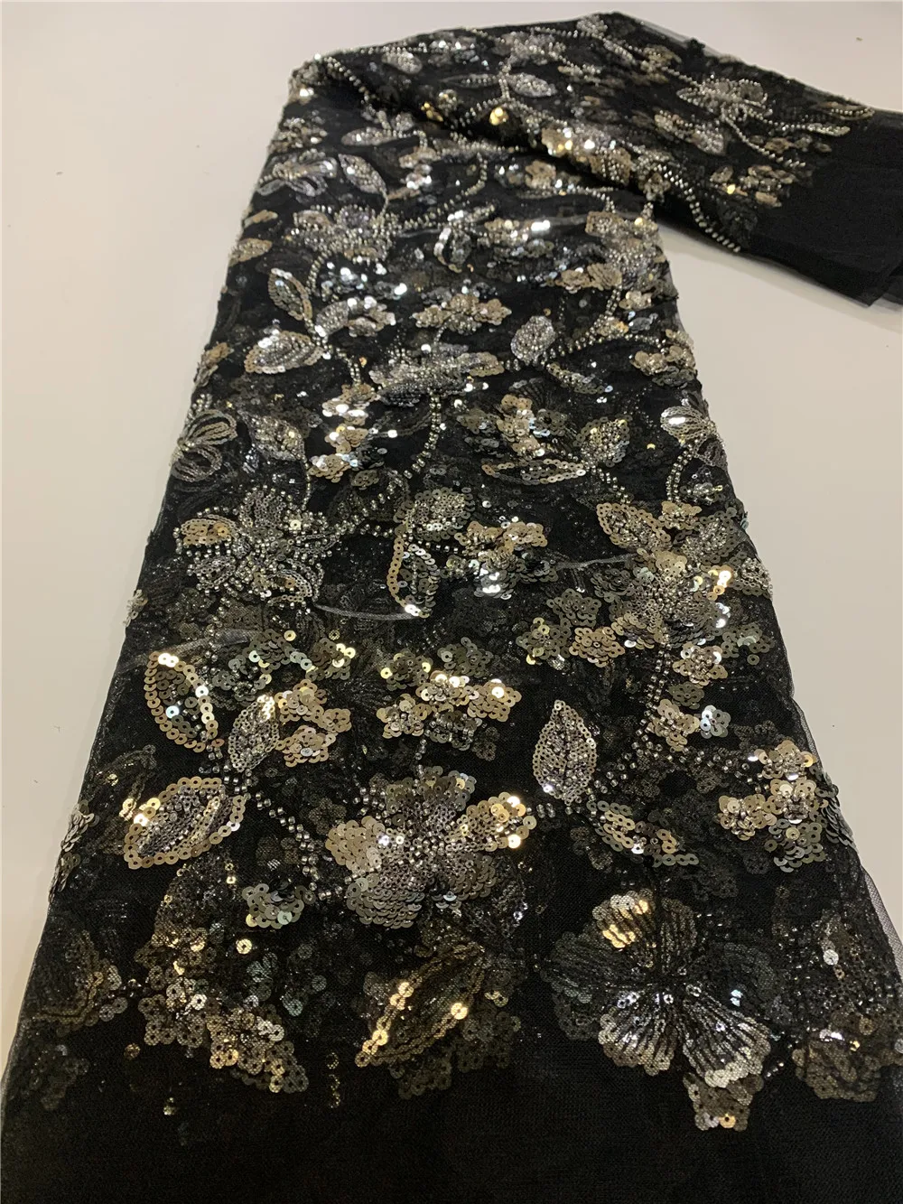 Shiny African Sequins Beaded Net Mesh Lace Fabric High Quality 2021 French Tulle Lace Nigerian Sequence Lace Fabrics For Wedding
Shiny African Sequins Beaded Net Mesh Lace Fabric High Quality 2021 French Tulle Lace Nigerian Sequence Lace Fabrics For Wedding