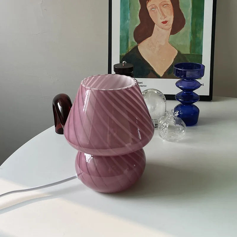 Hot Selling Small Glass Table Lamp Bedroom Bedside Bed and Breakfast Desk Table Stained Glass Lamp Cute Lamp 100-240V Universal 
Hot Selling Small Glass Table Lamp Bedroom Bedside Bed and Breakfast Desk Table Stained Glass Lamp Cute Lamp 100-240V Universal