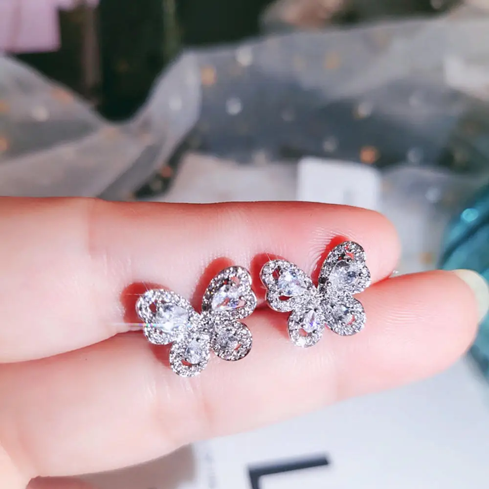 Super Immortal Temperament Micro Inlaid Zircon Needle Butterfly Earrings Female Personality Wild Short Paragraph Col
Super Immortal Temperament Micro Inlaid Zircon Needle Butterfly Earrings Female Personality Wild Short Paragraph Col