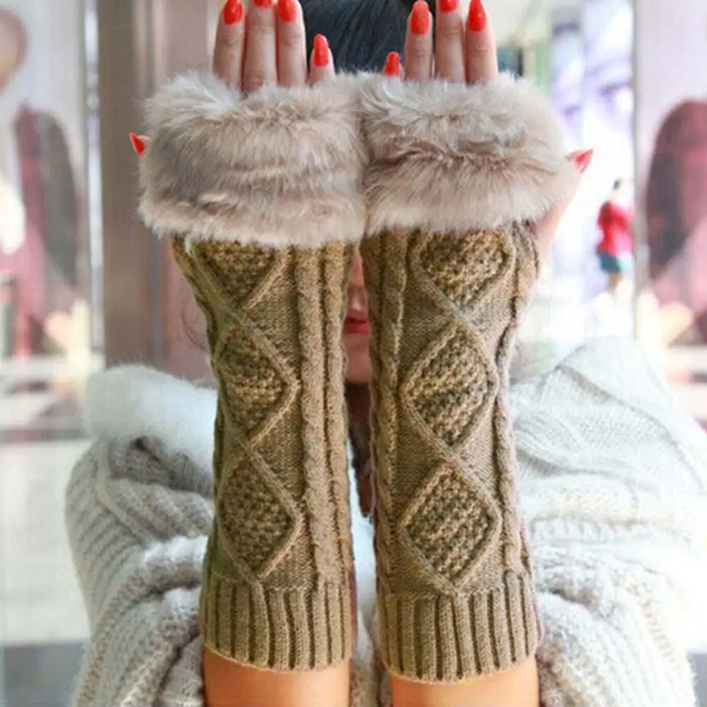 2020 winter Women Solid Color Fingerless Long Knitted Gloves Faux Fur Arm Sleeves Warmers
2020 winter Women Solid Color Fingerless Long Knitted Gloves Faux Fur Arm Sleeves Warmers