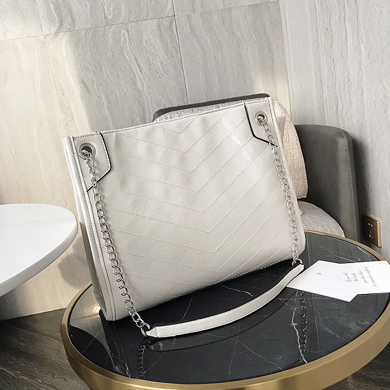 Summer 2019 New Single Shoulder Tote Bag Fashion 100 sets of large capacity soft leather chain ladies bag leisure trend
Summer 2019 New Single Shoulder Tote Bag Fashion 100 sets of large capacity soft leather chain ladies bag leisure trend