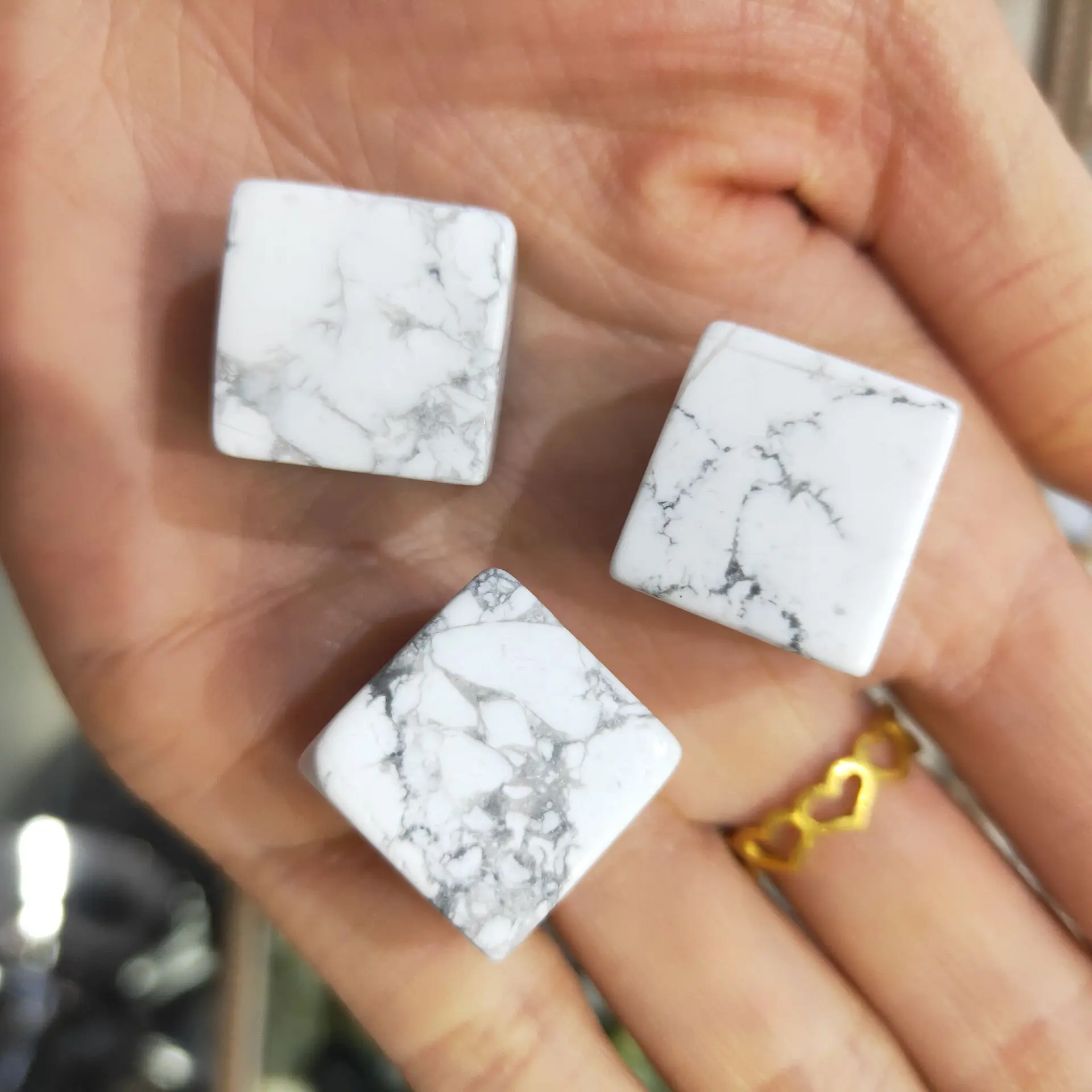 Natural Stone Mineral Crystal White Turquoise Quartz Gravel Healing DIY material Aquarium Stone Home Decoration Crafts
Natural Stone Mineral Crystal White Turquoise Quartz Gravel Healing DIY material Aquarium Stone Home Decoration Crafts