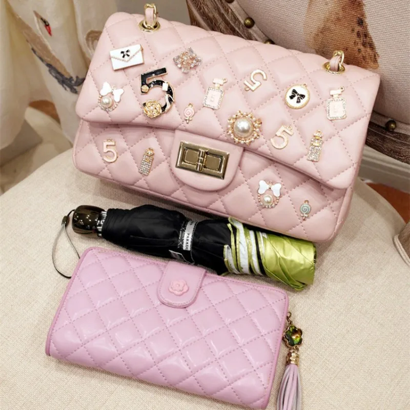2021 New Women Rhinestone Rhombic Shoulder Messenger Bag Luxury Designer Women Leather Crystal Purse Handbags Chain Flap Bags
2021 New Women Rhinestone Rhombic Shoulder Messenger Bag Luxury Designer Women Leather Crystal Purse Handbags Chain Flap Bags