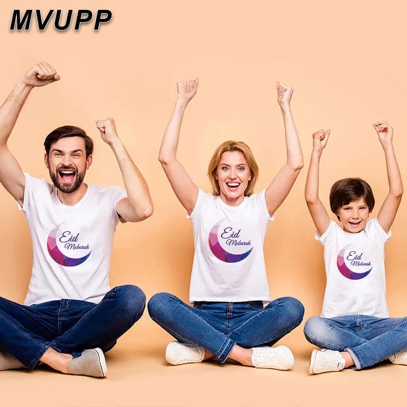 New matching clothes Mother daughter dresses outfits cotton casual T-shirts family Look cotton Parent-Child father son clothing
New matching clothes Mother daughter dresses outfits cotton casual T-shirts family Look cotton Parent-Child father son clothing