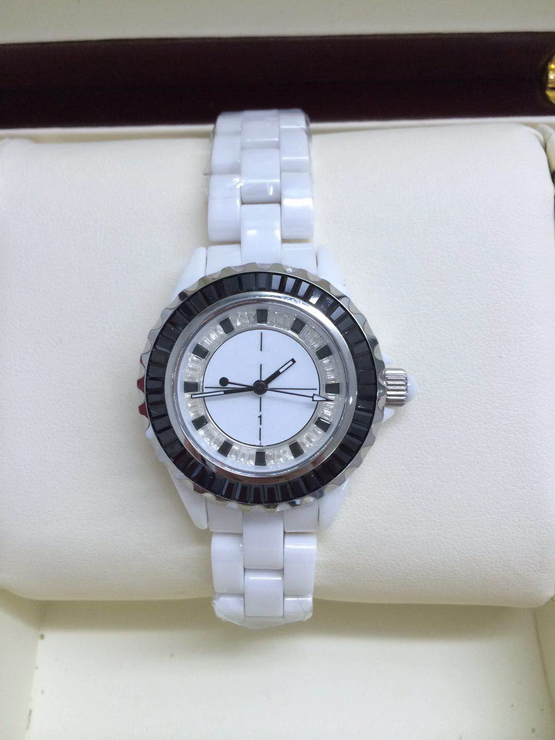 2020 Genuine Ceramic Black Bar Diamonds Bezel Luxury Brand White Ceramica Men Women Fashion Simple Quartz Lady Clasp Dress Watch 
2020 Genuine Ceramic Black Bar Diamonds Bezel Luxury Brand White Ceramica Men Women Fashion Simple Quartz Lady Clasp Dress Watch