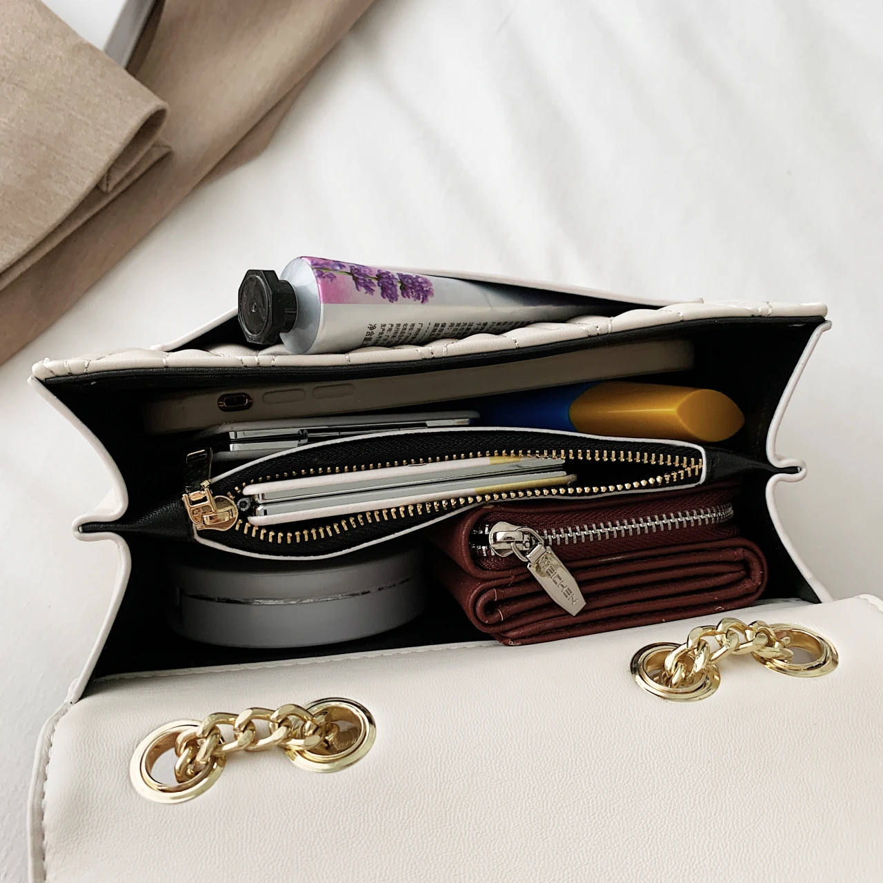High Quality Women's Bag Lady Chain Handbags Shoulder Bags Female Luxury Designer Crossbody Bags Ladies PU Bags Gift 2021
High Quality Women's Bag Lady Chain Handbags Shoulder Bags Female Luxury Designer Crossbody Bags Ladies PU Bags Gift 2021