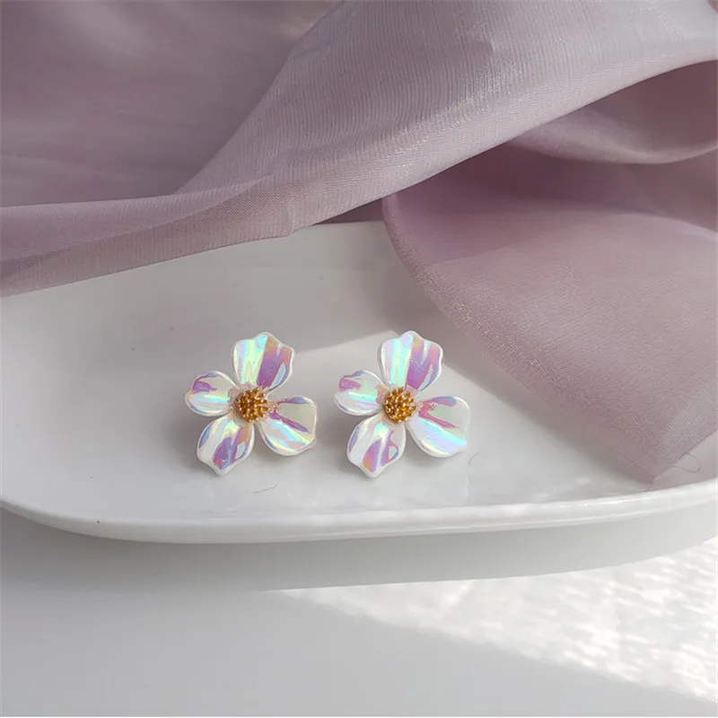 2020 new earrings female tide temperament ultra stereo flower fairy dazzle colour earrings fashion earrings sweet girl
2020 new earrings female tide temperament ultra stereo flower fairy dazzle colour earrings fashion earrings sweet girl