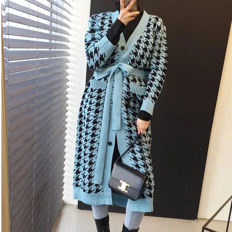 JSXDHK 2020 New Elegant Winter Houndstooth Knitted Long Cardigans Women Single Breasted Plaid Lace Up Sashes Loose Sweater Coat
JSXDHK 2020 New Elegant Winter Houndstooth Knitted Long Cardigans Women Single Breasted Plaid Lace Up Sashes Loose Sweater Coat
