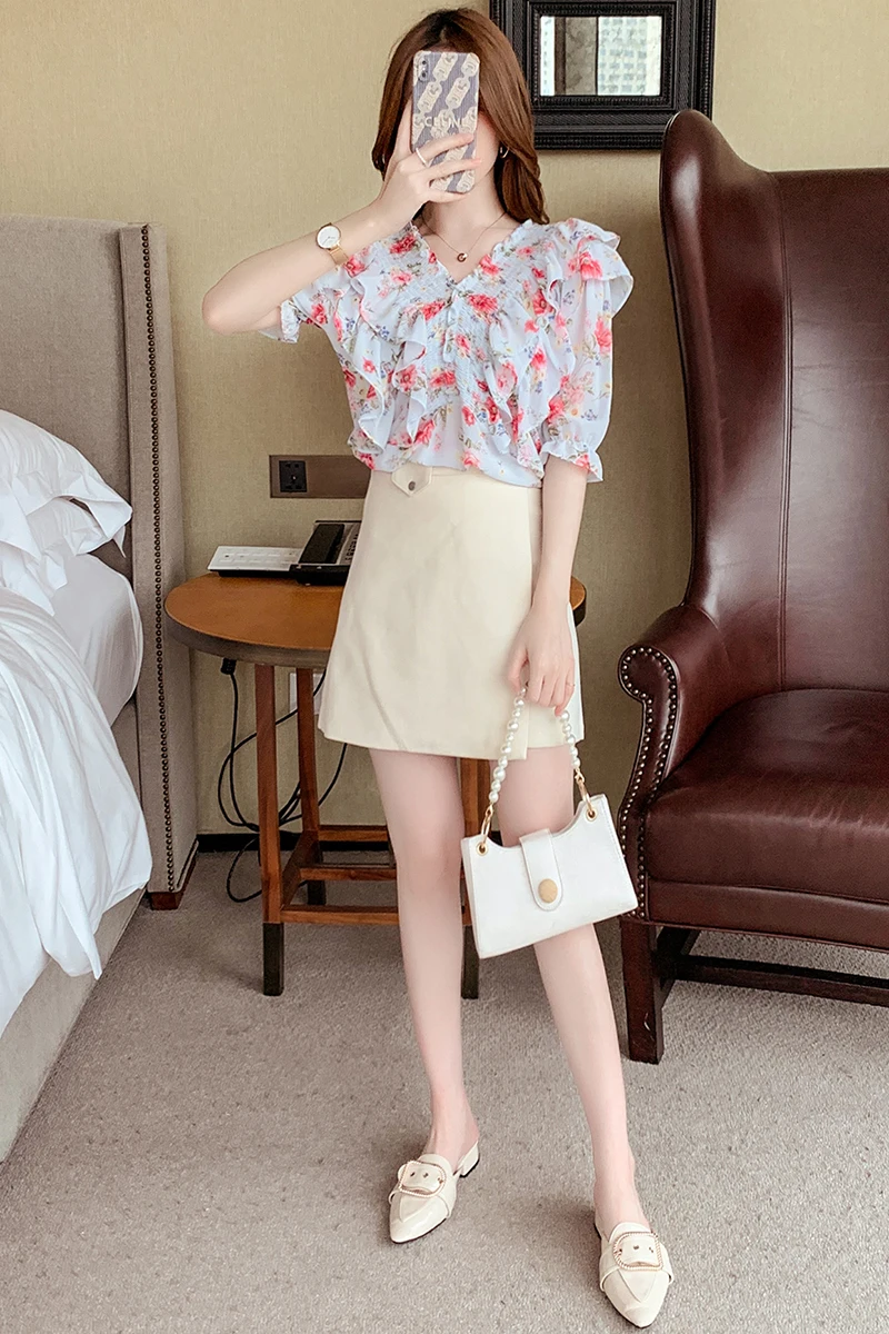 Houthion Women's Blouse Short Sleeve V-neck Top Fashion Blouses Summer Shirt Korean Casual New Plus Size Floral Chiffon Tops
Houthion Women's Blouse Short Sleeve V-neck Top Fashion Blouses Summer Shirt Korean Casual New Plus Size Floral Chiffon Tops