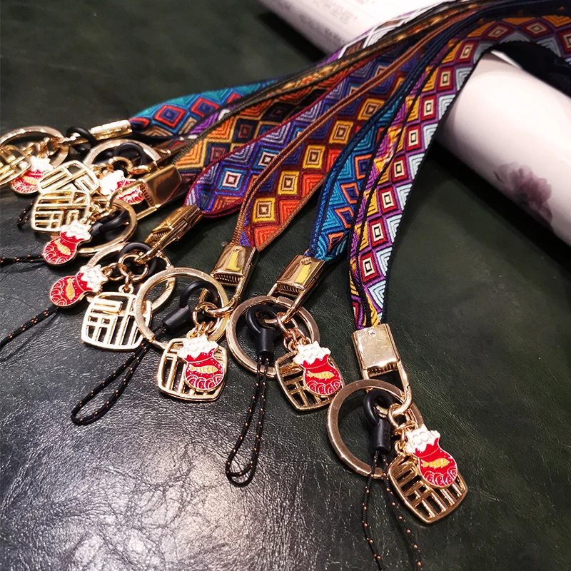 Hand-woven mobile phone case, removable anti-lost mobile phone lanyard, Chinese style hanging neck, retro national tide pendant
Hand-woven mobile phone case, removable anti-lost mobile phone lanyard, Chinese style hanging neck, retro national tide pendant