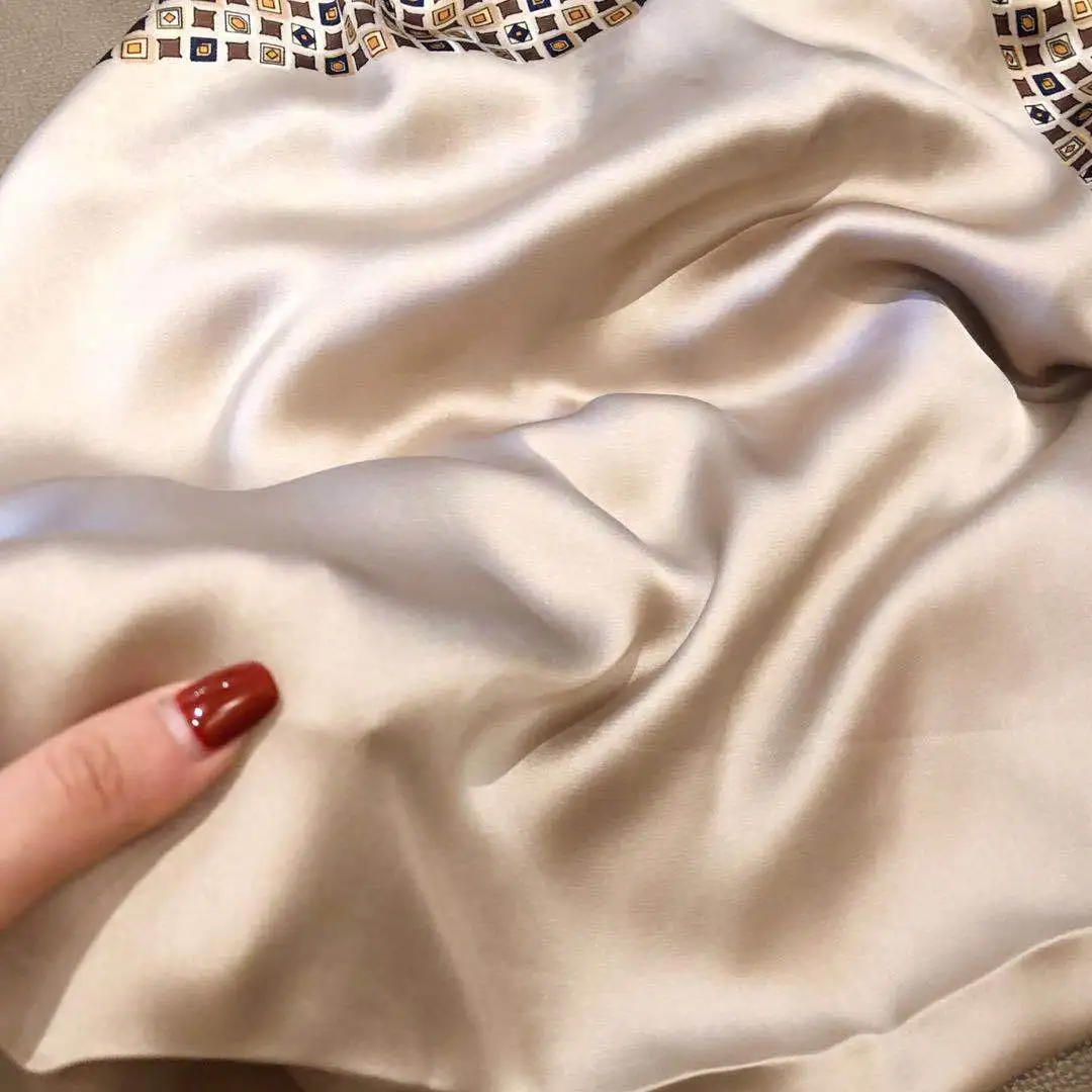 2020 new simple temperament silk scarf scarf women's print 90 large square scarf female khaki wild small square dot scarf
2020 new simple temperament silk scarf scarf women's print 90 large square scarf female khaki wild small square dot scarf