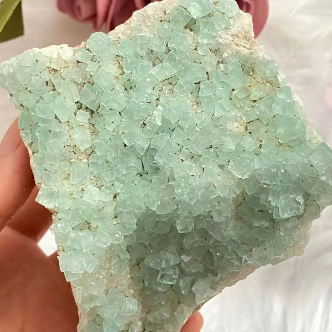 Natural green fluorite mineral specimen Reiki healing energy gemstone room decoration gift
Natural green fluorite mineral specimen Reiki healing energy gemstone room decoration gift