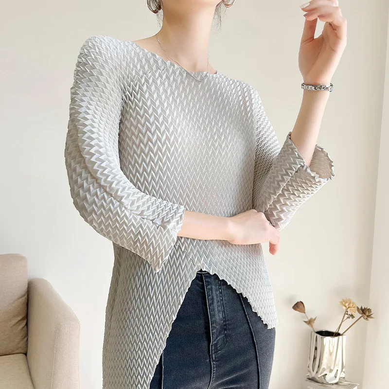 Miyake designer ladies pleated T-shirt spring solid color long-sleeved stitching design niche handmade all-match top
Miyake designer ladies pleated T-shirt spring solid color long-sleeved stitching design niche handmade all-match top