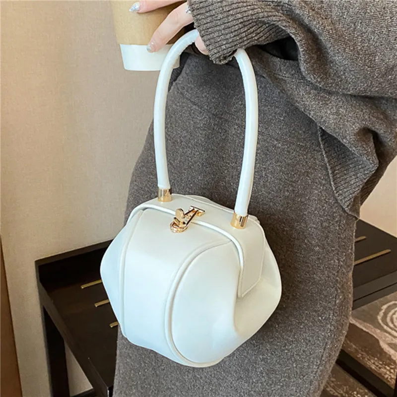 Luxury Female Handbag High Quality PU Leather Shoulder Bags for Women 2021 Fashion Dumpling Bag Designer Round Bag and Purse 
Luxury Female Handbag High Quality PU Leather Shoulder Bags for Women 2021 Fashion Dumpling Bag Designer Round Bag and Purse