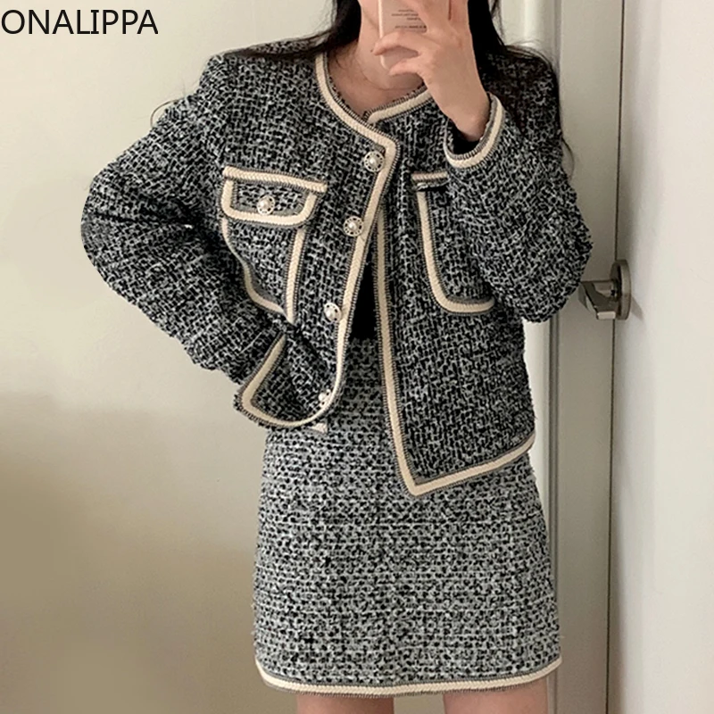 ONALIPPA Female Sets 2021 Autumn Korean Western Style Round Neck Contrast Color Trim Long-Sleeve Tweed Jacket High Waisted Skirt
ONALIPPA Female Sets 2021 Autumn Korean Western Style Round Neck Contrast Color Trim Long-Sleeve Tweed Jacket High Waisted Skirt