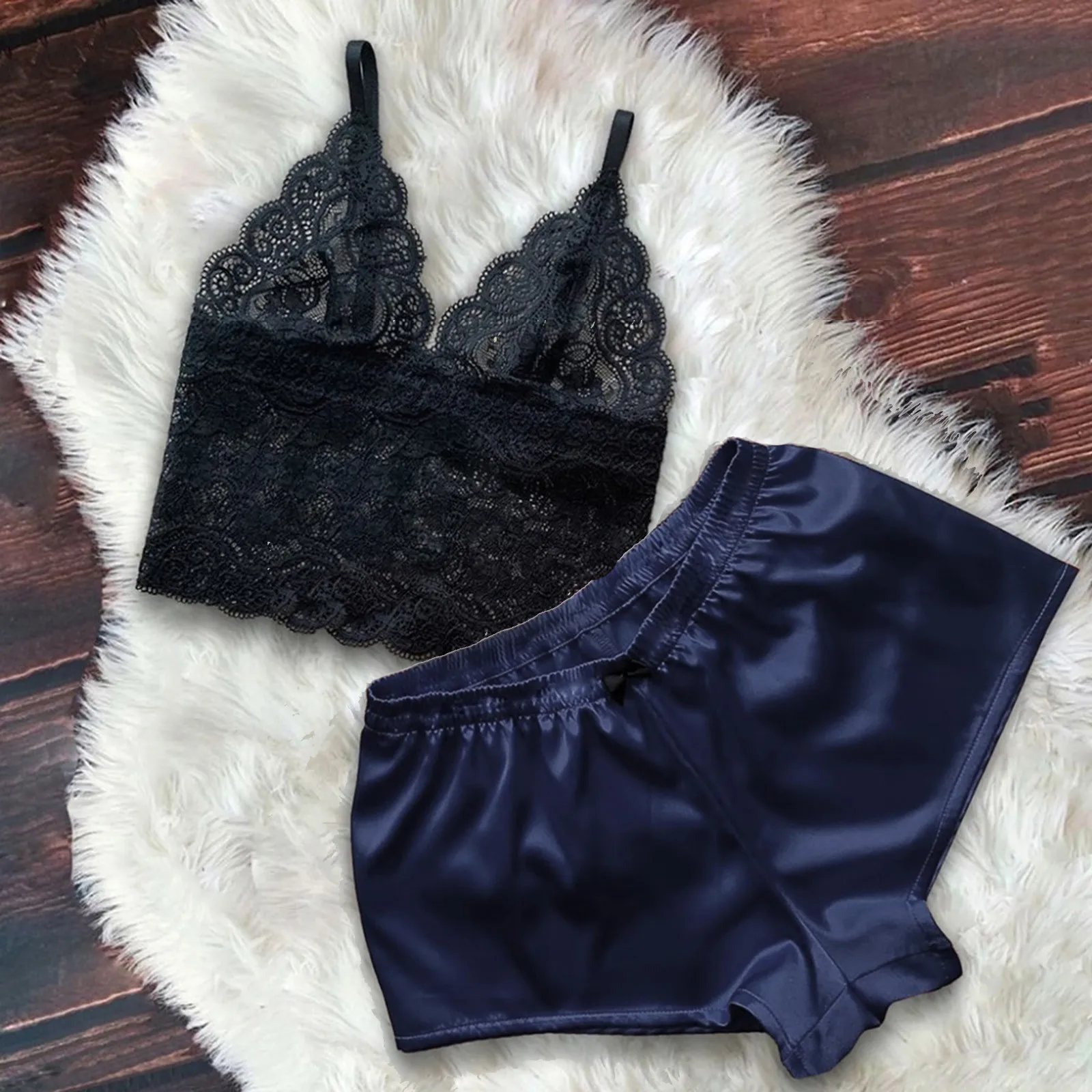 Женская пижама, Сексуальный Атласный пижамный комплект, кружевная Пижама с V-образным вырезом, милая майка без рукавов, топ и шорты, женский ... 
Женская пижама, Сексуальный Атласный пижамный комплект, кружевная Пижама с V-образным вырезом, милая майка без рукавов, топ и шорты, женский ...