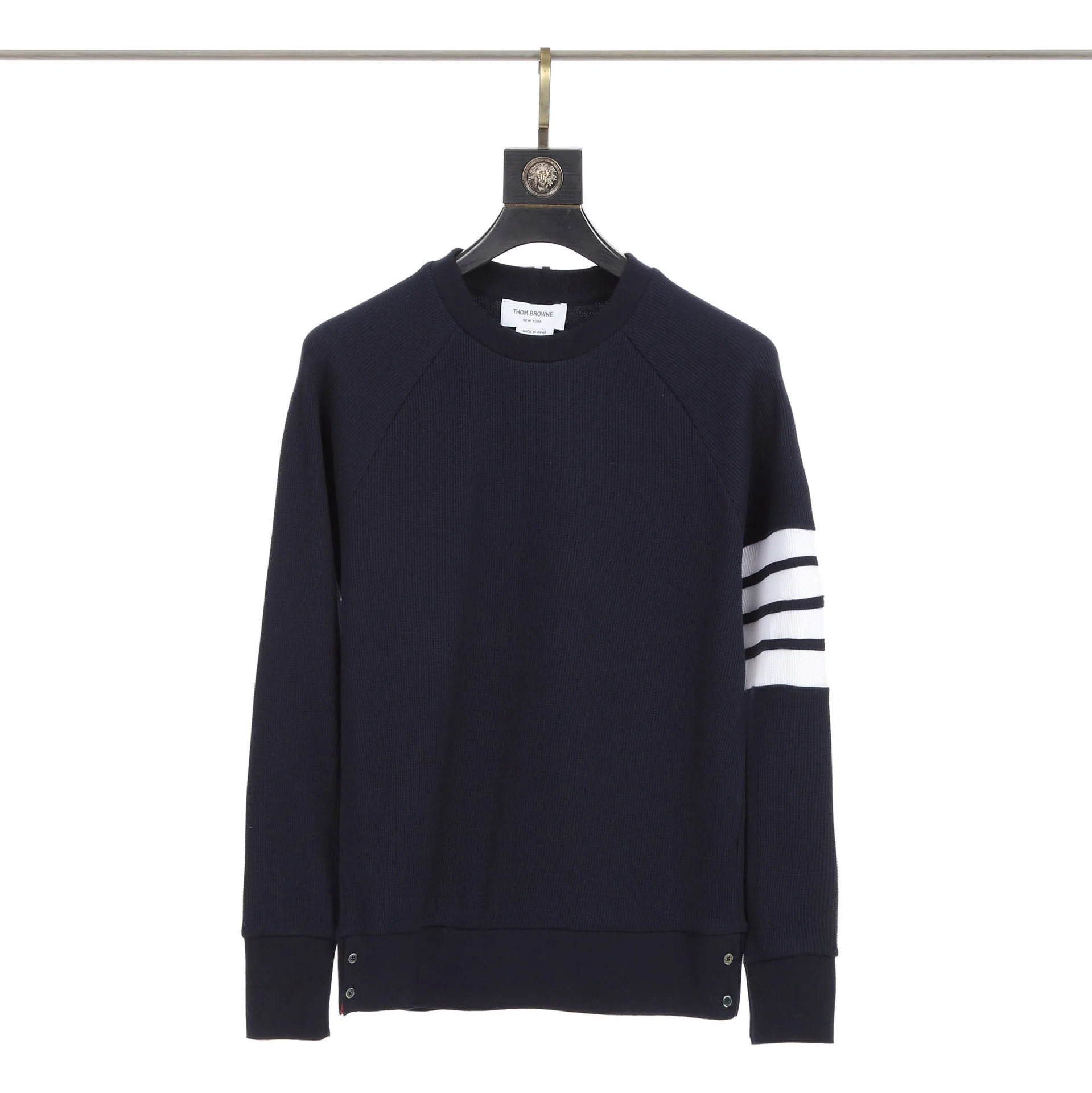 AA8Fashion brand TB autumn waffle round neck sweater Korean casual yarn dyed four bars
AA8Fashion brand TB autumn waffle round neck sweater Korean casual yarn dyed four bars