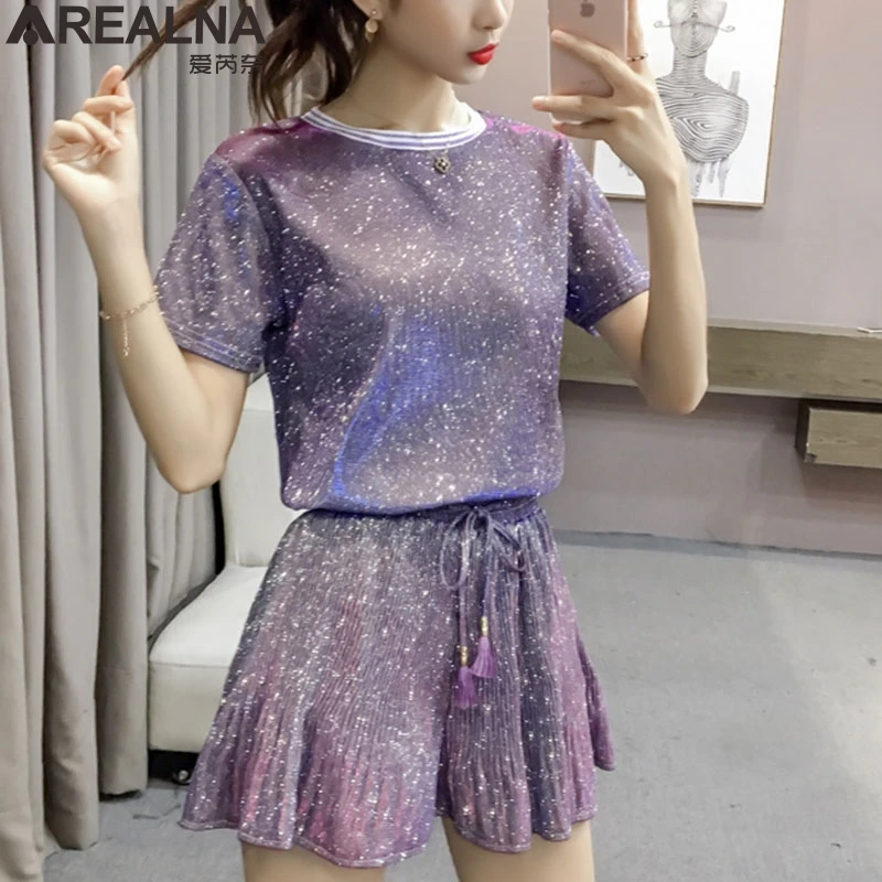 Женский комплект из двух предметов, блестящий Свободный Топ с коротким рукавом и плиссированные широкие шорты, летний спортивный костюм
Женский комплект из двух предметов, блестящий Свободный Топ с коротким рукавом и плиссированные широкие шорты, летний спортивный костюм