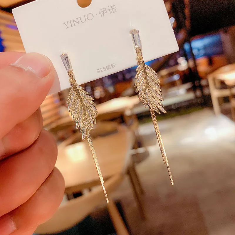 YAOLOGE 2021 Gold Color Leaves Tassel Drop Earrings Elegant Alloy Earrings Gift For Women New Fashion Girl's Party Jewelry
YAOLOGE 2021 Gold Color Leaves Tassel Drop Earrings Elegant Alloy Earrings Gift For Women New Fashion Girl's Party Jewelry