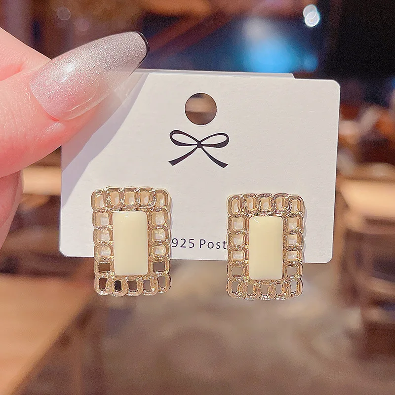 2022 Korean Fashion S925 Silvers Classic Rectangular Mesh Square Earrings Luxury Jewelry for Women Exquisite
2022 Korean Fashion S925 Silvers Classic Rectangular Mesh Square Earrings Luxury Jewelry for Women Exquisite