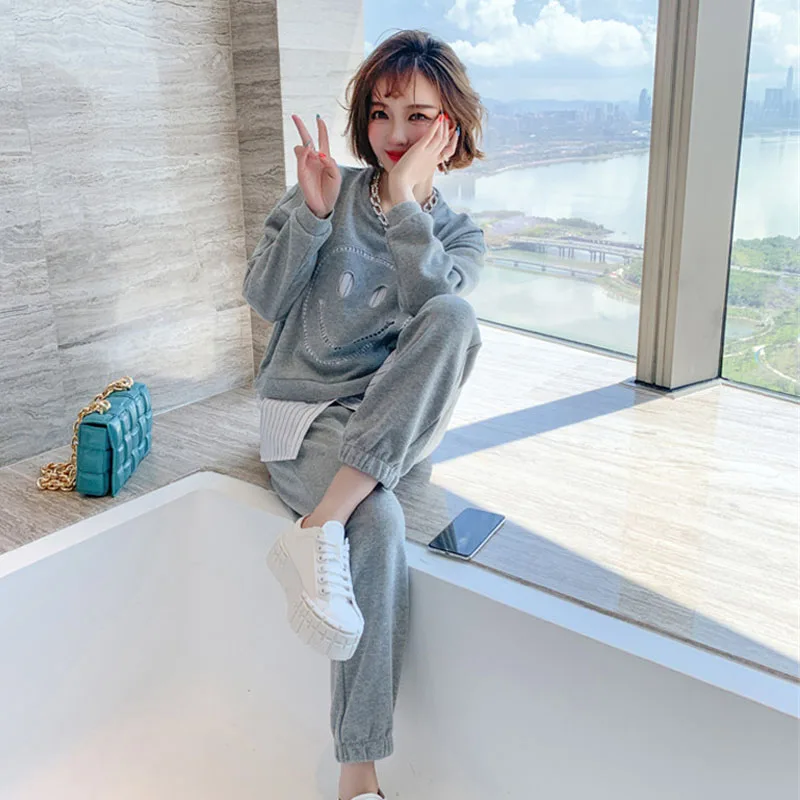 CBAFU casual tracksuit smile face patchwork tops pants women striped 2 piece sets fashion pant suits smiley outfits pants Q009
CBAFU casual tracksuit smile face patchwork tops pants women striped 2 piece sets fashion pant suits smiley outfits pants Q009