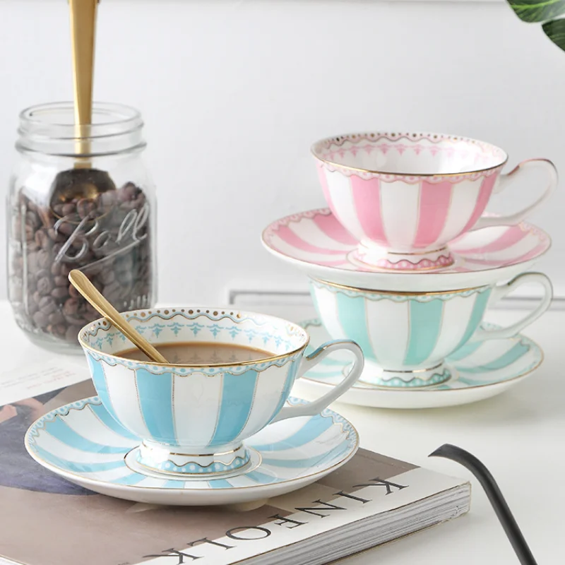 Creative Bone China Aesthetic Coffee Cup And Saucer Luxury Original Coffee Cups Reusable Turkish Filizanki Do Kawy Tea Service
Creative Bone China Aesthetic Coffee Cup And Saucer Luxury Original Coffee Cups Reusable Turkish Filizanki Do Kawy Tea Service