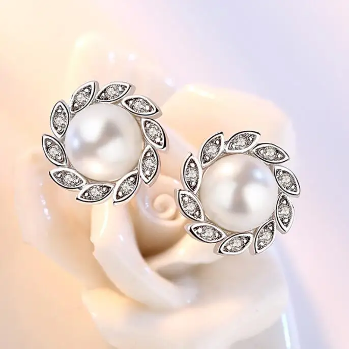 925 Sterling Silver Stud Earrings High Quality Woman Fine Jewelry New Wind Leaf Crystal Zircon Pearl Hot Sale Earrings
925 Sterling Silver Stud Earrings High Quality Woman Fine Jewelry New Wind Leaf Crystal Zircon Pearl Hot Sale Earrings