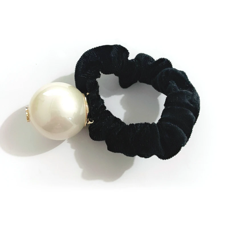 2020 New Scrunchies Velvet Hair Scrunchies Women Pearl Ponytail Holder Hair Tie Hair Rope Rubber Bands Hair Accessories
2020 New Scrunchies Velvet Hair Scrunchies Women Pearl Ponytail Holder Hair Tie Hair Rope Rubber Bands Hair Accessories