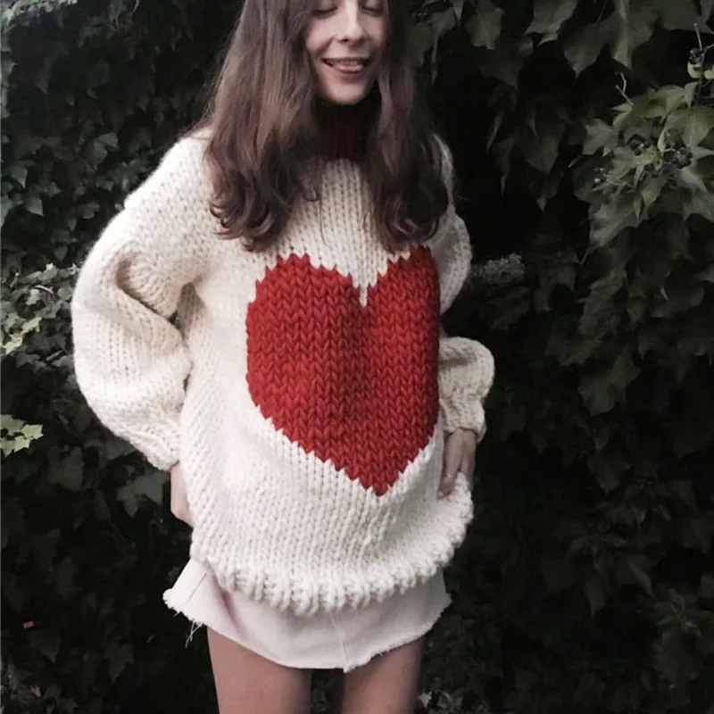 Фото Шикарный красный большой свитер с надписью Love половинная Водолазка женская
