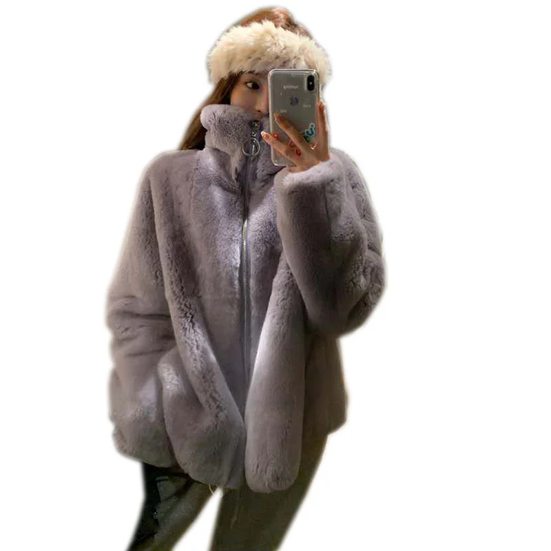 SHZQ Женское зимнее Новое 2021 пальто из искусственной овечьей шерсти с воротником-стойкой меховое пальто большого размера свободная повседне...
SHZQ Женское зимнее Новое 2021 пальто из искусственной овечьей шерсти с воротником-стойкой меховое пальто большого размера свободная повседне...